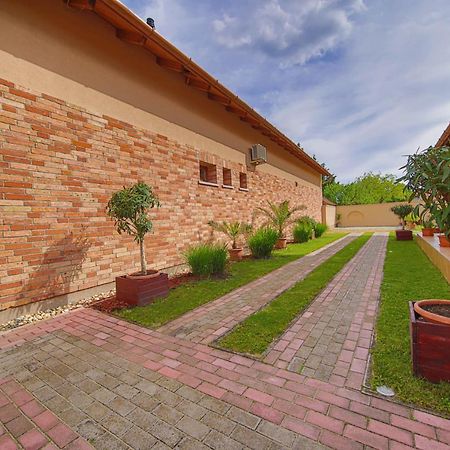 Kalvin Utcai Apartmanok Гайдусобосло Екстер'єр фото