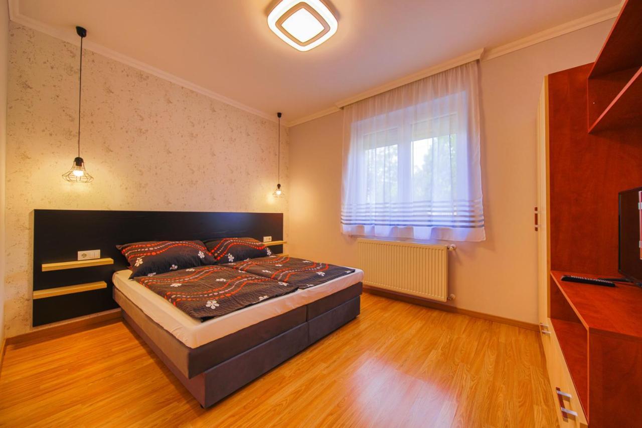 Kalvin Utcai Apartmanok Гайдусобосло Екстер'єр фото