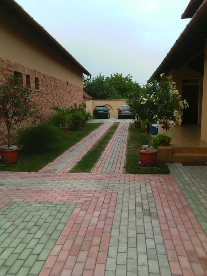 Kalvin Utcai Apartmanok Гайдусобосло Екстер'єр фото